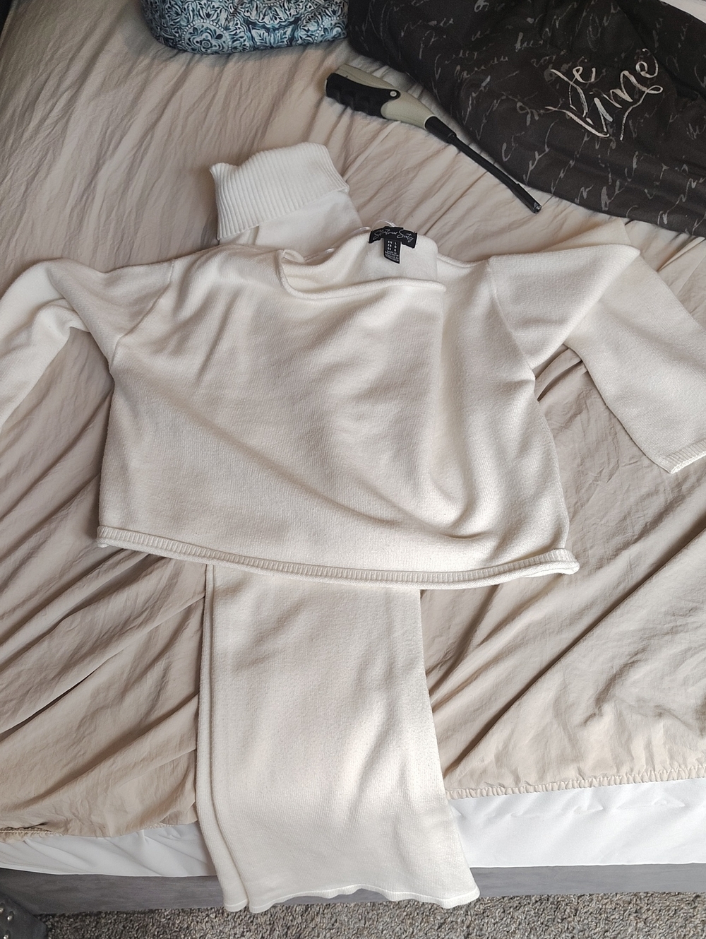 Women’s Cream Crew Neck Sweater Set